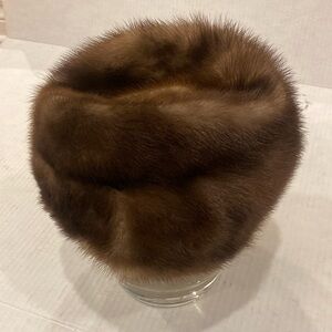 VINTAGE REGGI of WILSHIRE, real light brown Fur Pill Hat probably MINK